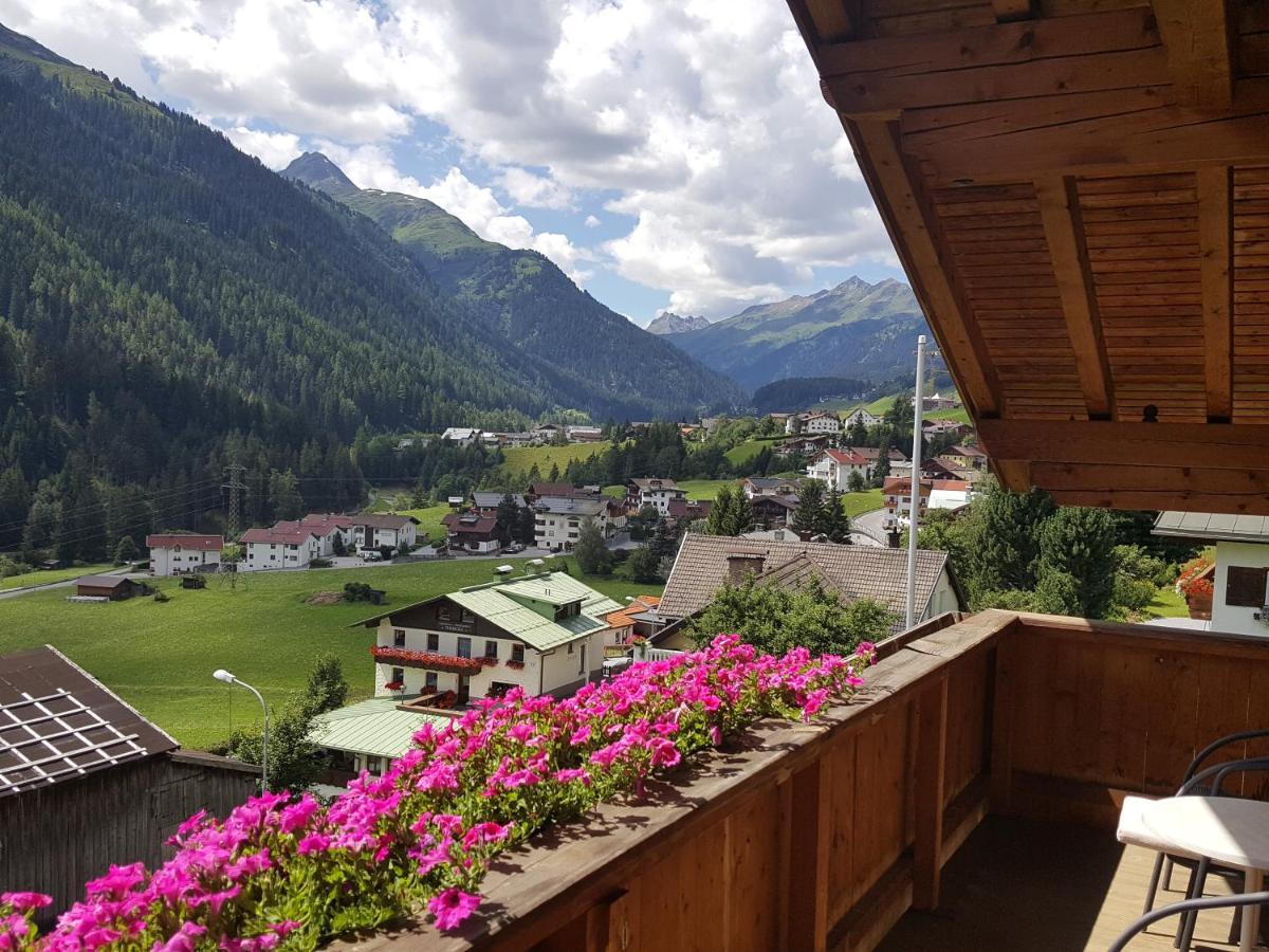 Haus Christaldo Bed & Breakfast Санкт Антон ам Арлберг Екстериор снимка