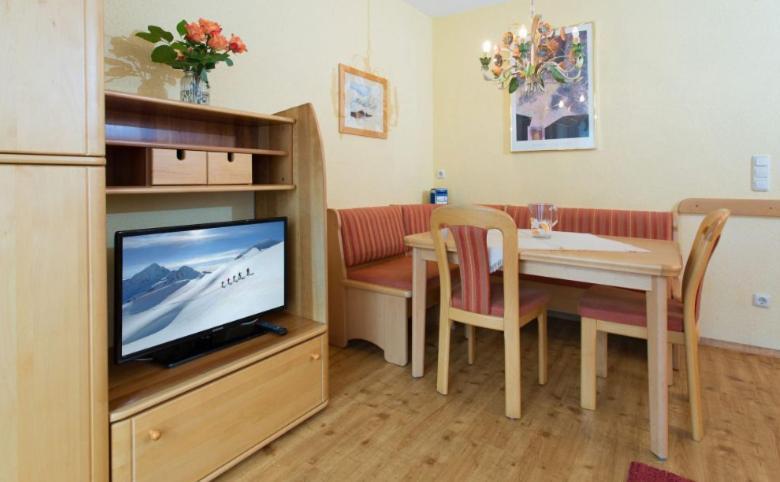 Haus Christaldo Bed & Breakfast Санкт Антон ам Арлберг Екстериор снимка