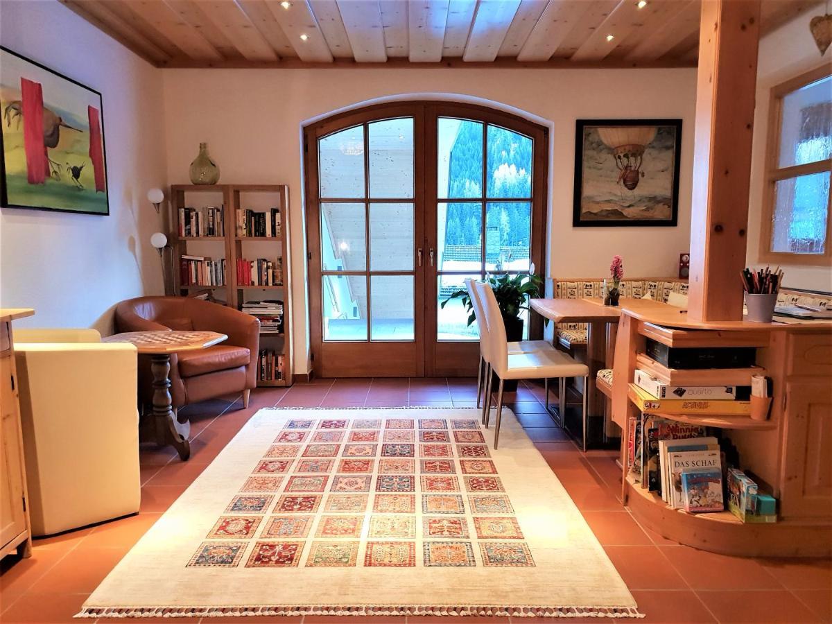 Haus Christaldo Bed & Breakfast Санкт Антон ам Арлберг Екстериор снимка