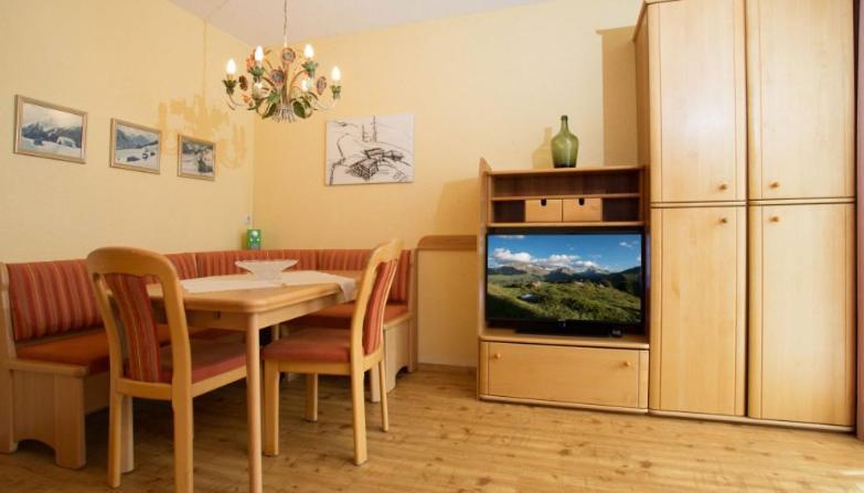 Haus Christaldo Bed & Breakfast Санкт Антон ам Арлберг Екстериор снимка