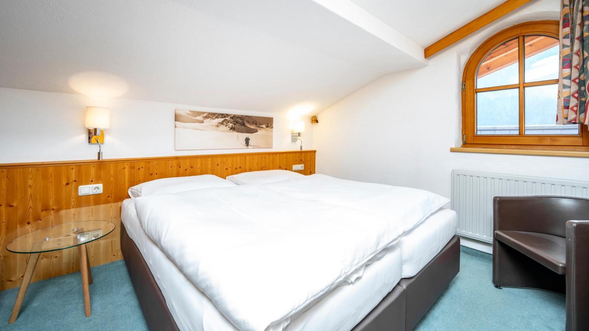 Haus Christaldo Bed & Breakfast Санкт Антон ам Арлберг Екстериор снимка